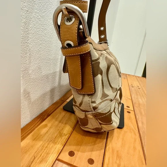 ‼️SOLD‼️Coach Signature Tan Adjustable Shoulder and Crossbody Bag - Picture 3 of 10